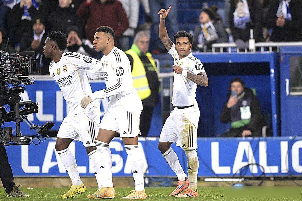 皇马最悲情英雄！救完球队救主帅，连个首发都换不回来